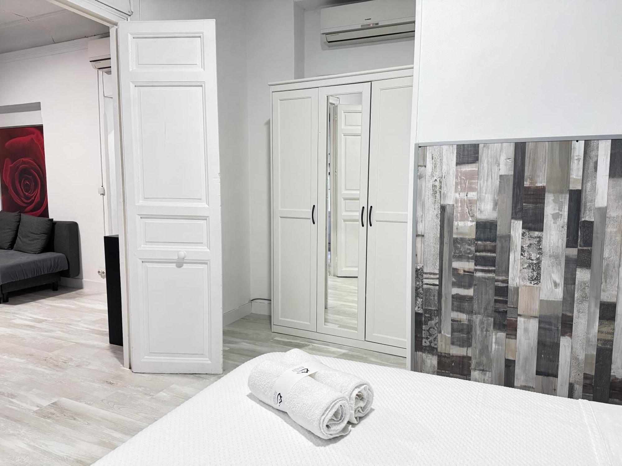 Apartamentos Day Madrid Gran Via Centro Sol Malasana ภายนอก รูปภาพ