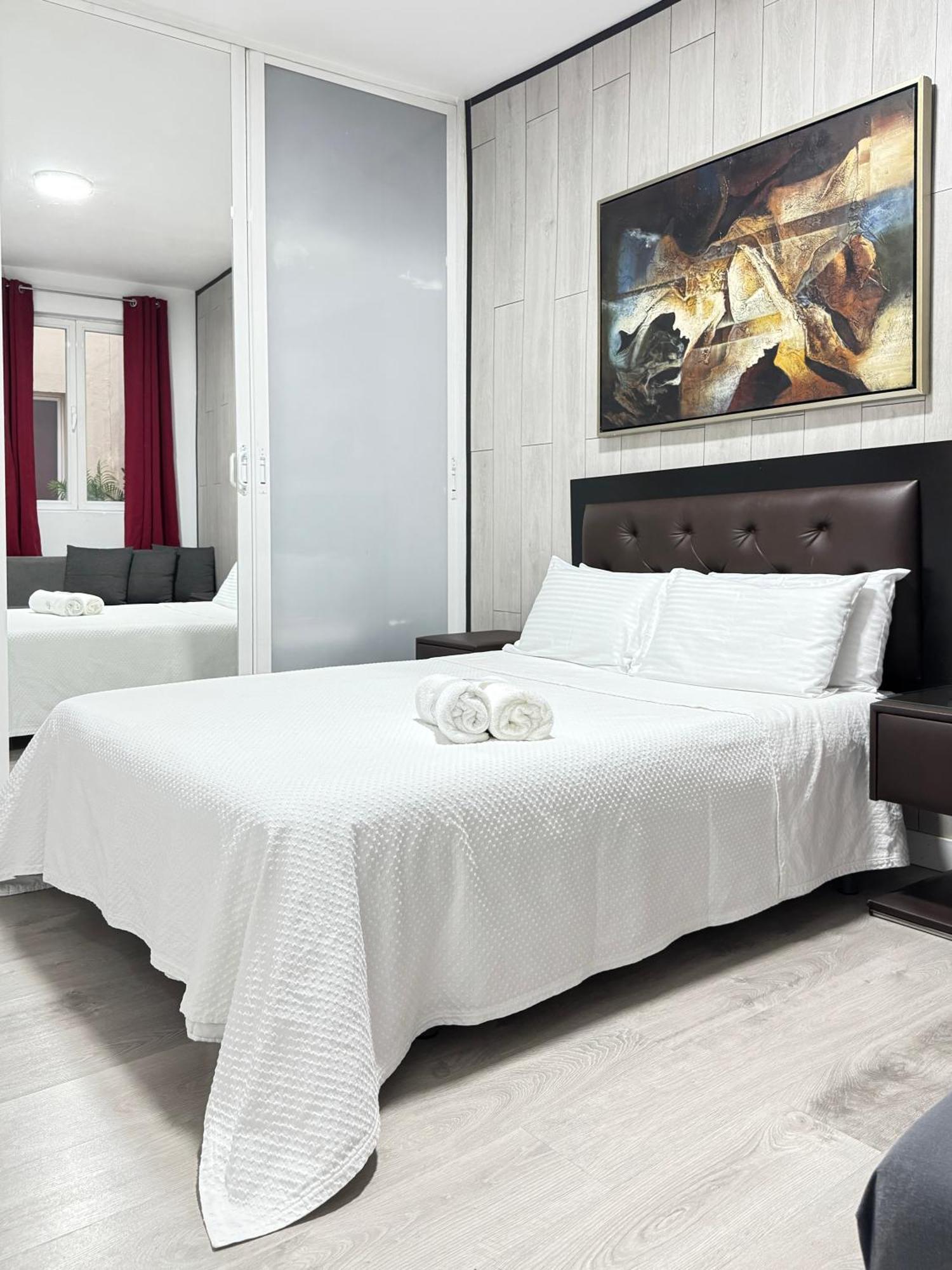 Apartamentos Day Madrid Gran Via Centro Sol Malasana ภายนอก รูปภาพ
